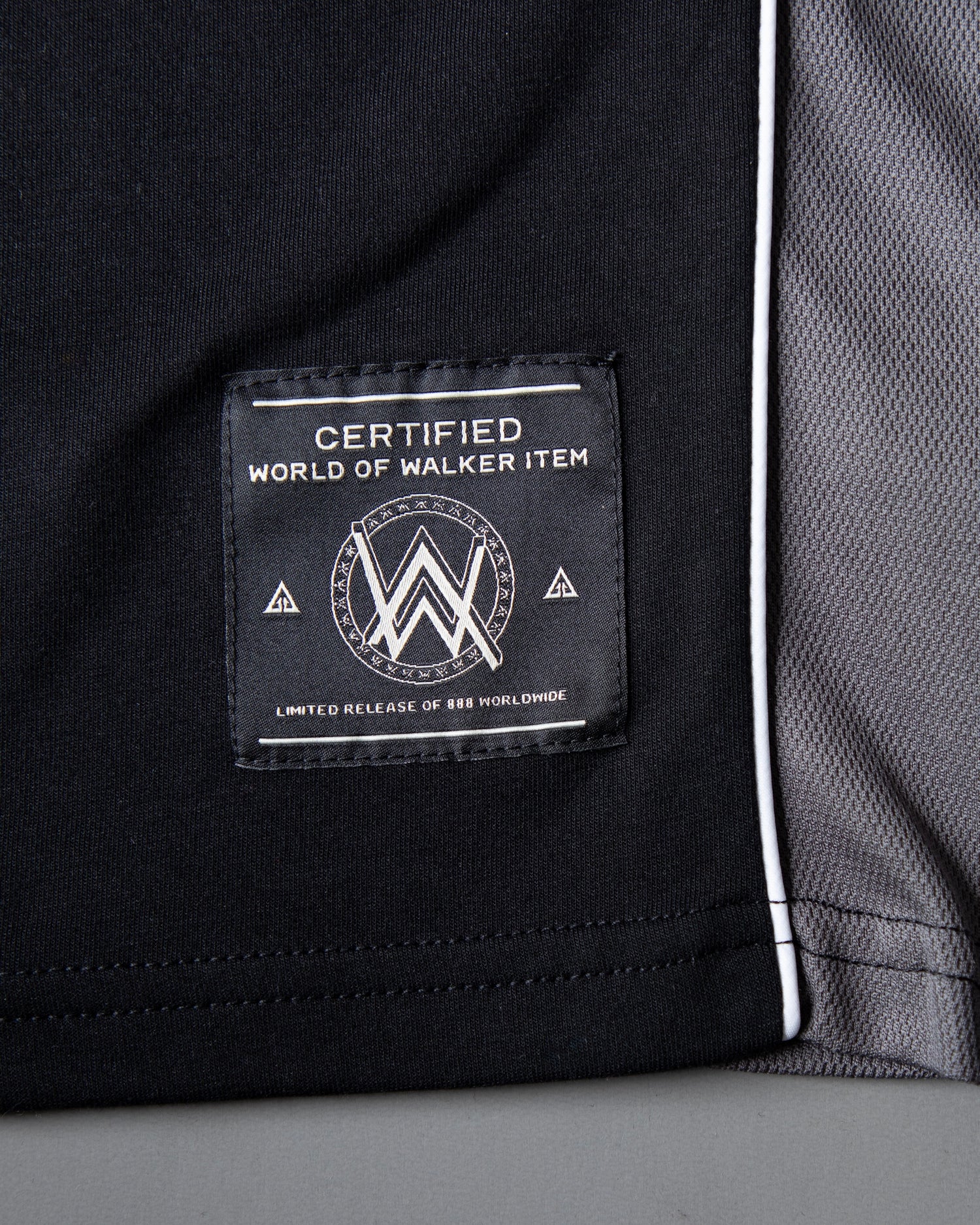 Springseeker Sports T-shirt – official Alan Walker T-Shirt (view 3)