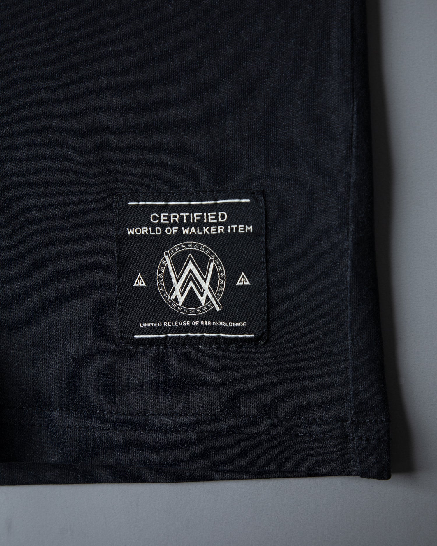Faded Graffiti T-shirt – official Alan Walker T-Shirt (view 5)